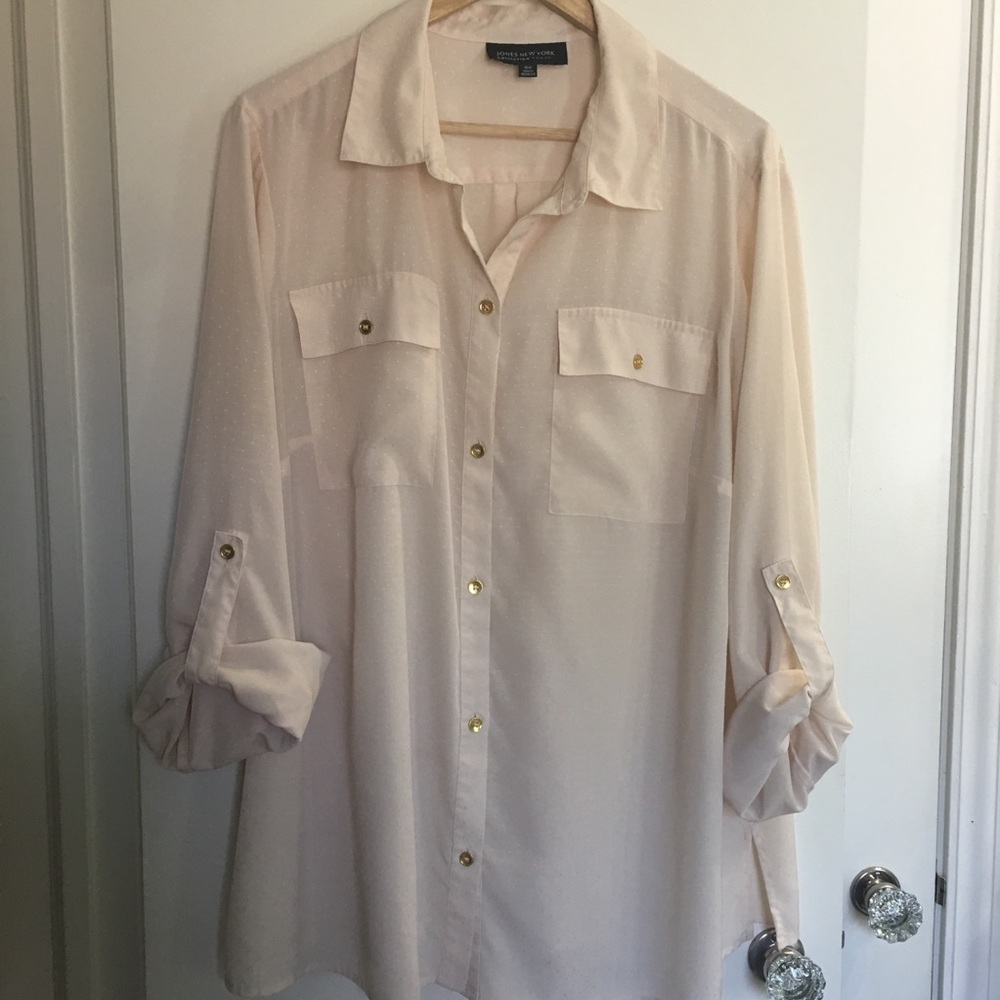 Woman’s plus size Jones New York cream blouse